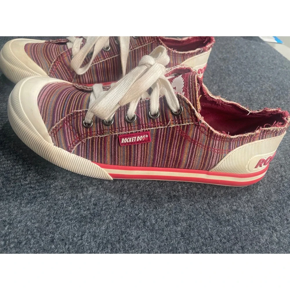 Rocket Dog Jazzin Womens 9 Red Striped Frayed Canvas Low Top Sneakers C317/0519